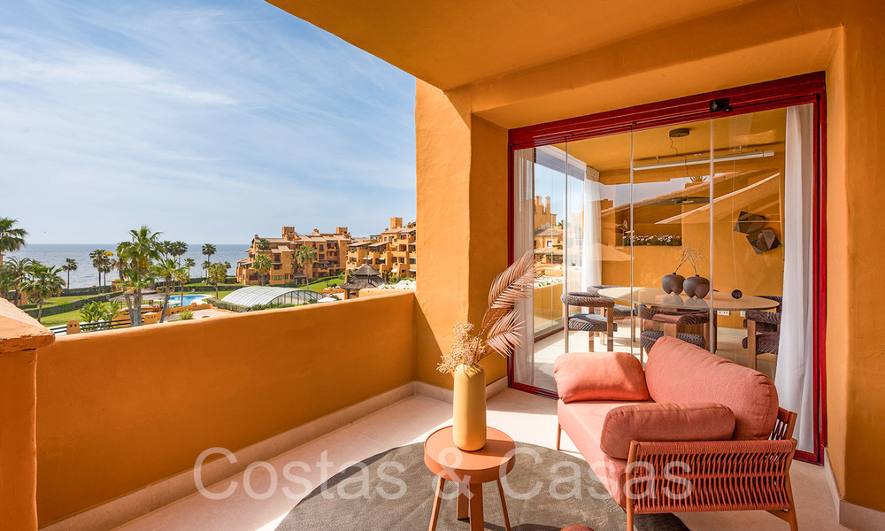 High quality renovated luxury apartment for sale in a frontline beach complex on the New Golden Mile, Marbella - Estepona 67254