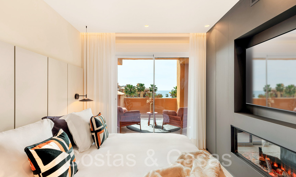 High quality renovated luxury apartment for sale in a frontline beach complex on the New Golden Mile, Marbella - Estepona 67267