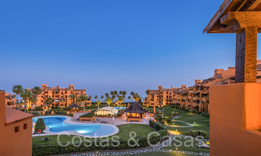 Luxurious renovated apartment for sale in a frontline beach complex with sea view on the New Golden Mile, Marbella - Estepona 67277