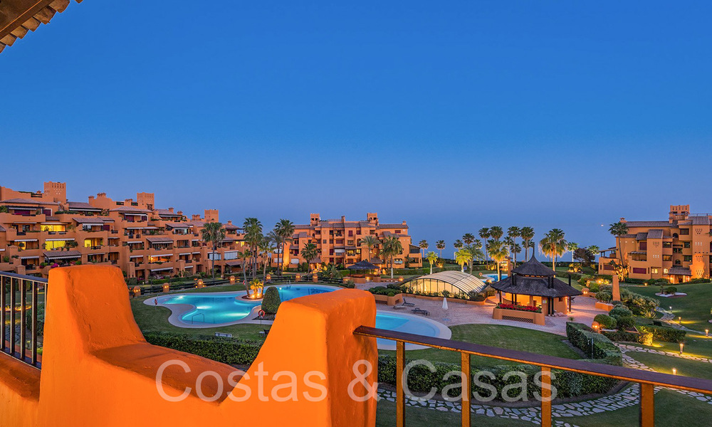 Luxurious renovated apartment for sale in a frontline beach complex with sea view on the New Golden Mile, Marbella - Estepona 67278