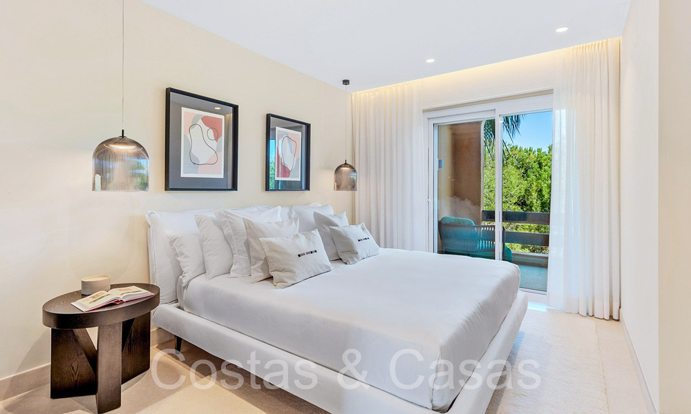 Luxurious renovated apartment for sale in a frontline beach complex with sea view on the New Golden Mile, Marbella - Estepona 67280