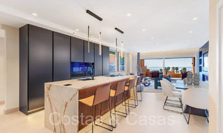 Luxurious renovated apartment for sale in a frontline beach complex with sea view on the New Golden Mile, Marbella - Estepona 67293 