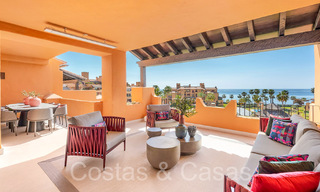 Luxurious renovated apartment for sale in a frontline beach complex with sea view on the New Golden Mile, Marbella - Estepona 67297 