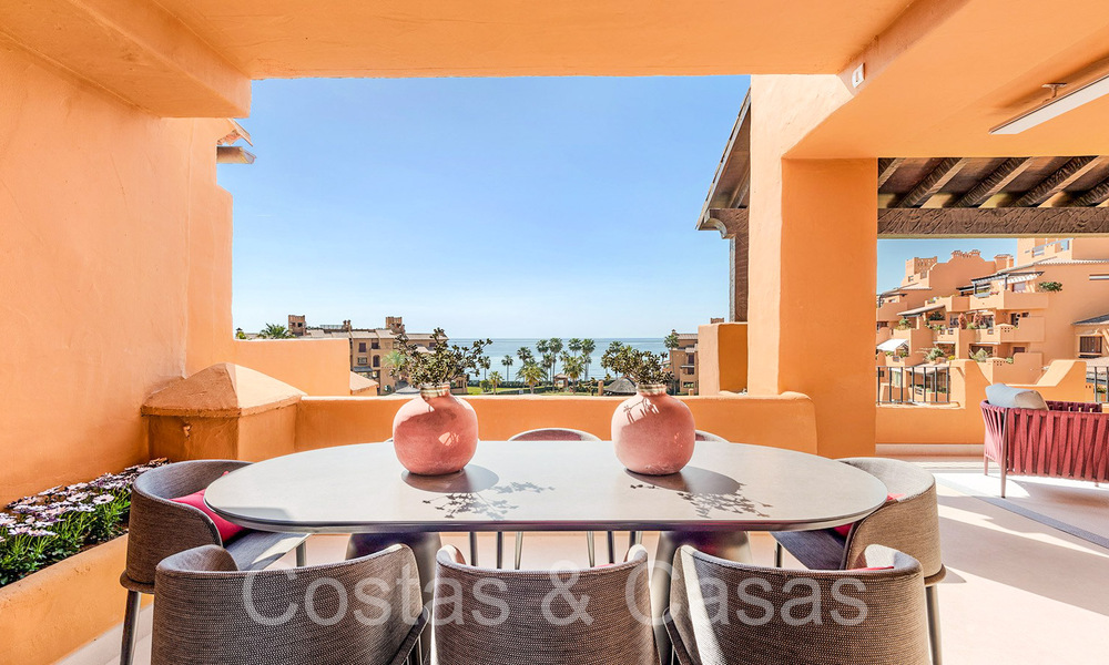 Luxurious renovated apartment for sale in a frontline beach complex with sea view on the New Golden Mile, Marbella - Estepona 67301