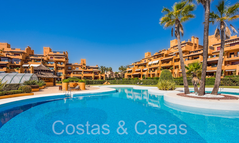 Luxurious renovated apartment for sale in a frontline beach complex with sea view on the New Golden Mile, Marbella - Estepona 67303