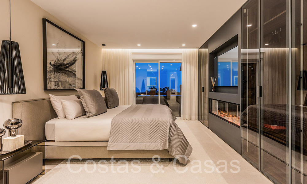 Luxurious renovated apartment for sale in a frontline beach complex with sea view on the New Golden Mile, Marbella - Estepona 67316