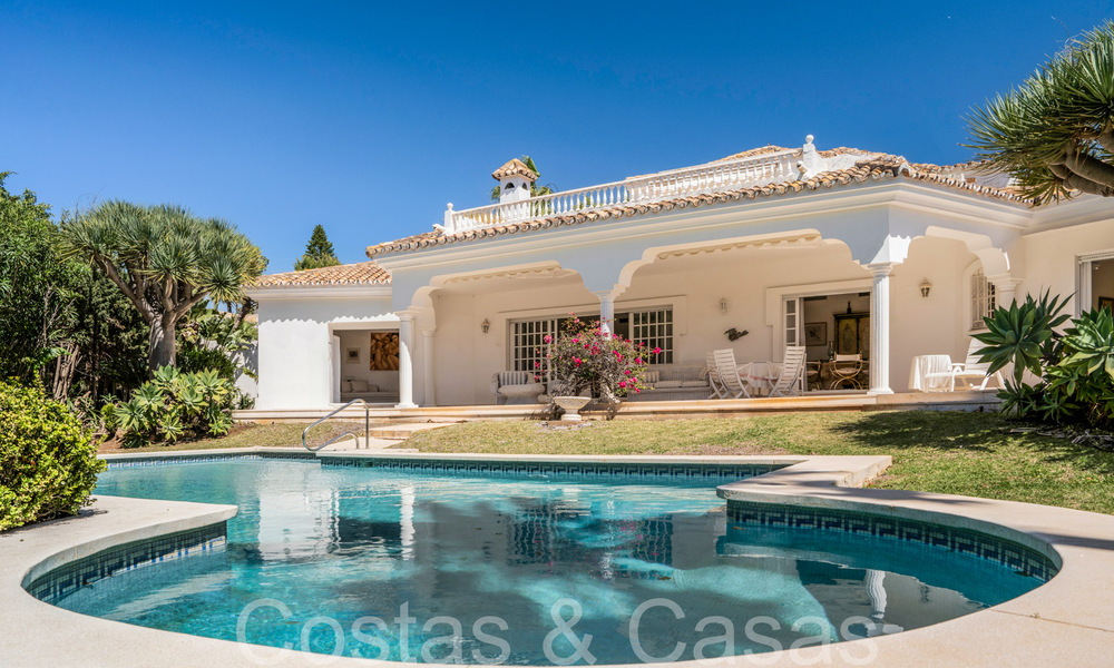 Luxury villa with Andalusian charm for sale in a privileged urbanization close to the golf courses in Marbella - Benahavis 67606