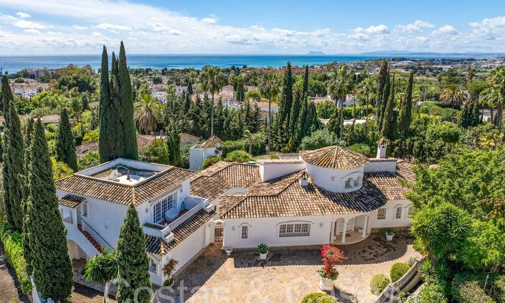 Luxury villa with Andalusian charm for sale in a privileged urbanization close to the golf courses in Marbella - Benahavis 67609