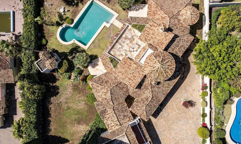 Luxury villa with Andalusian charm for sale in a privileged urbanization close to the golf courses in Marbella - Benahavis 67610