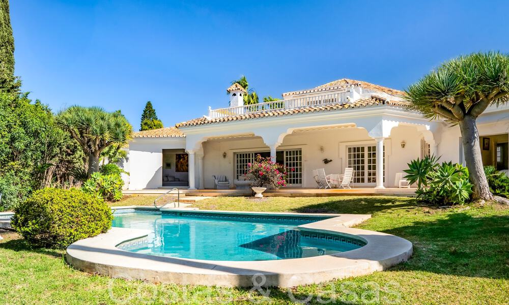 Luxury villa with Andalusian charm for sale in a privileged urbanization close to the golf courses in Marbella - Benahavis 67612