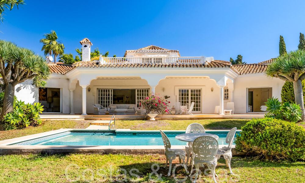 Luxury villa with Andalusian charm for sale in a privileged urbanization close to the golf courses in Marbella - Benahavis 67613