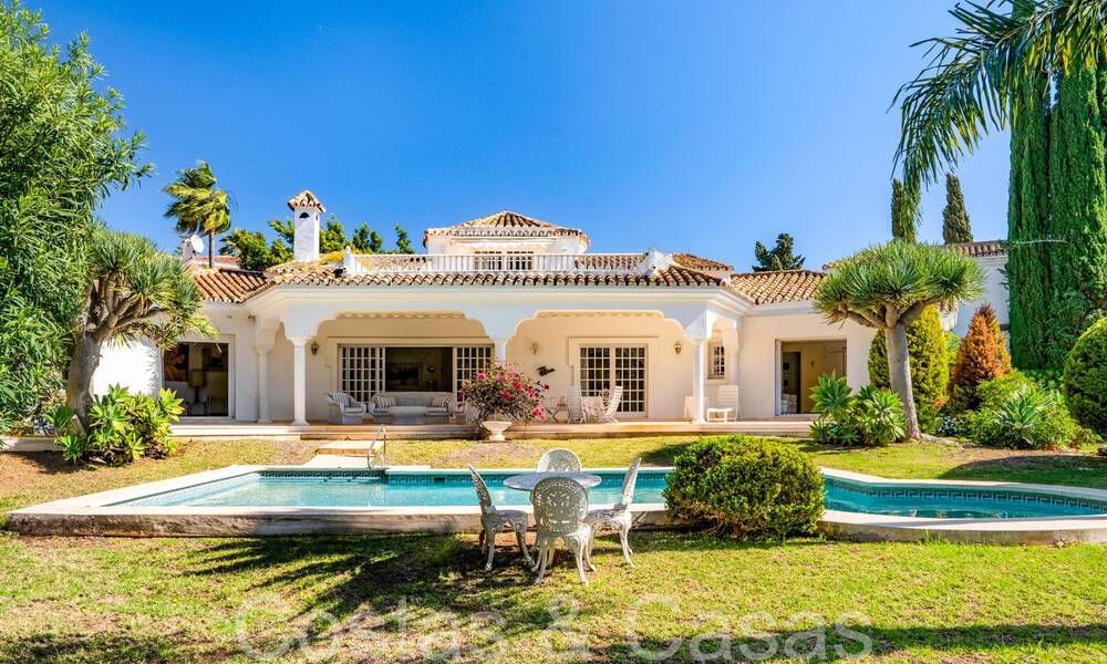 Luxury villa with Andalusian charm for sale in a privileged urbanization close to the golf courses in Marbella - Benahavis 67614