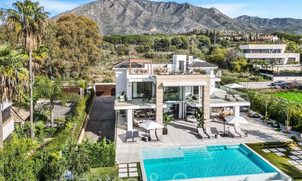 Modernist luxury villa for sale in an exclusive, gated residential area on Marbella's Golden Mile 67625