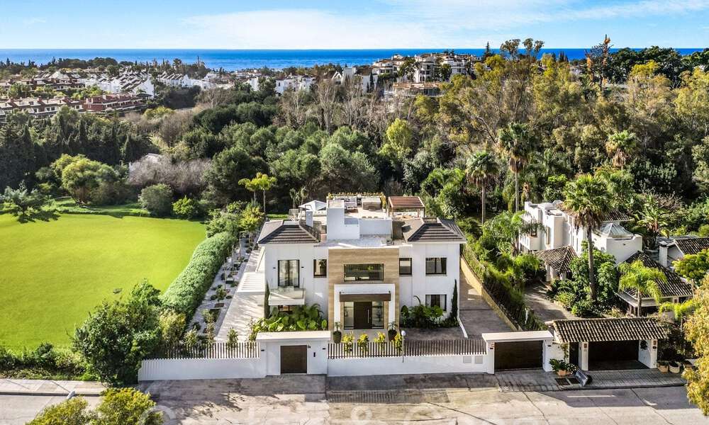 Modernist luxury villa for sale in an exclusive, gated residential area on Marbella's Golden Mile 67627