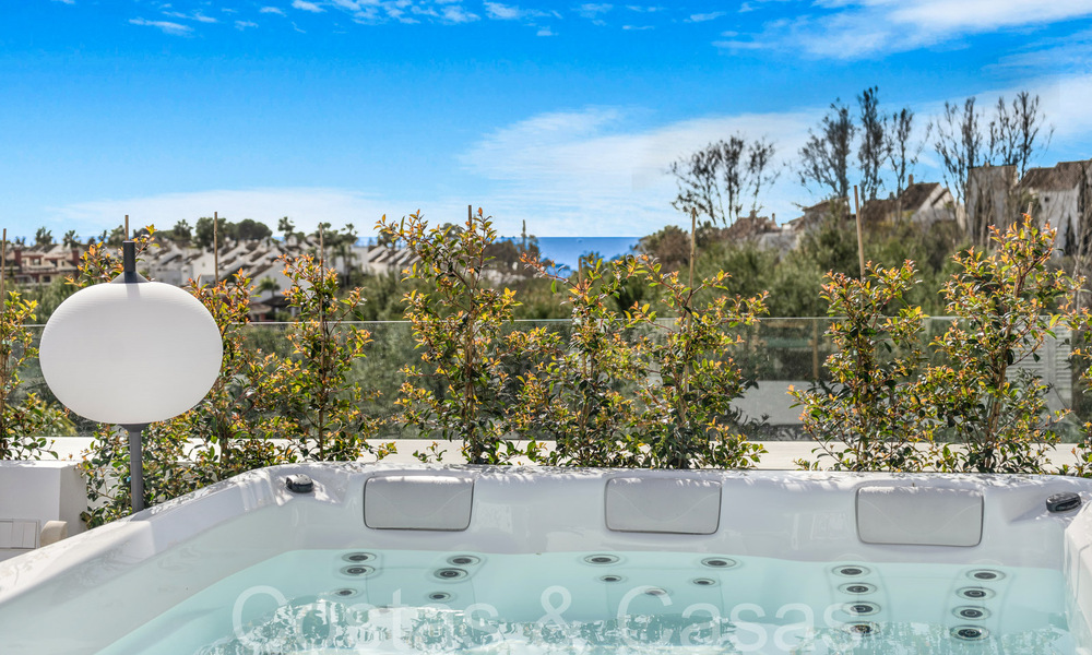 Modernist luxury villa for sale in an exclusive, gated residential area on Marbella's Golden Mile 67647