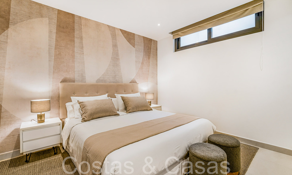 Modernist luxury villa for sale in an exclusive, gated residential area on Marbella's Golden Mile 67664