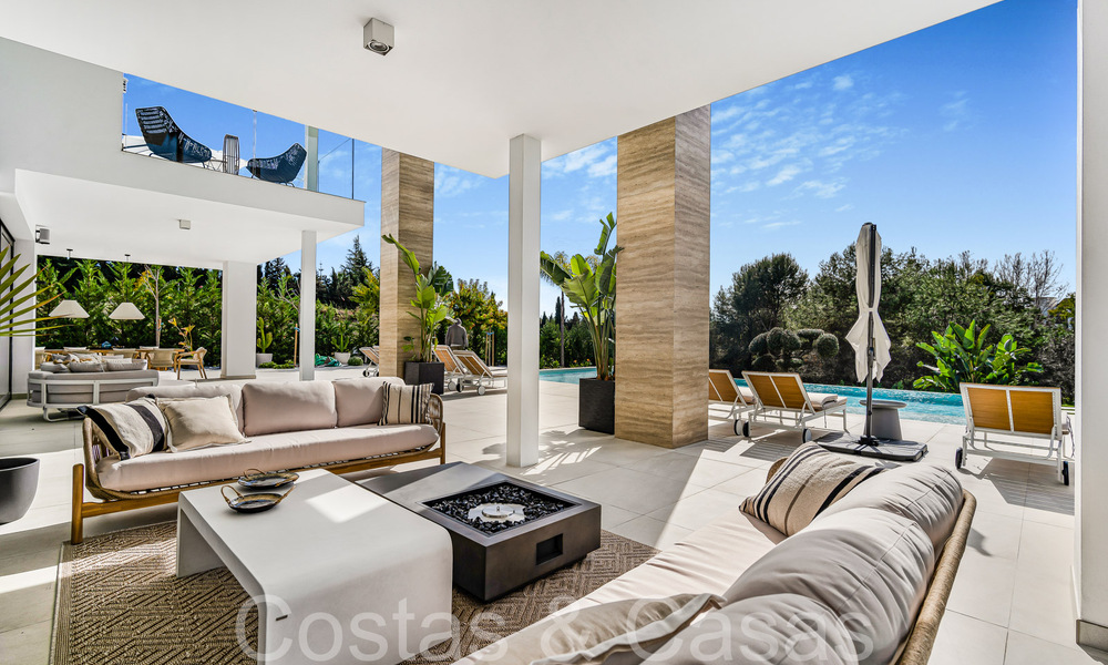 Modernist luxury villa for sale in an exclusive, gated residential area on Marbella's Golden Mile 67681