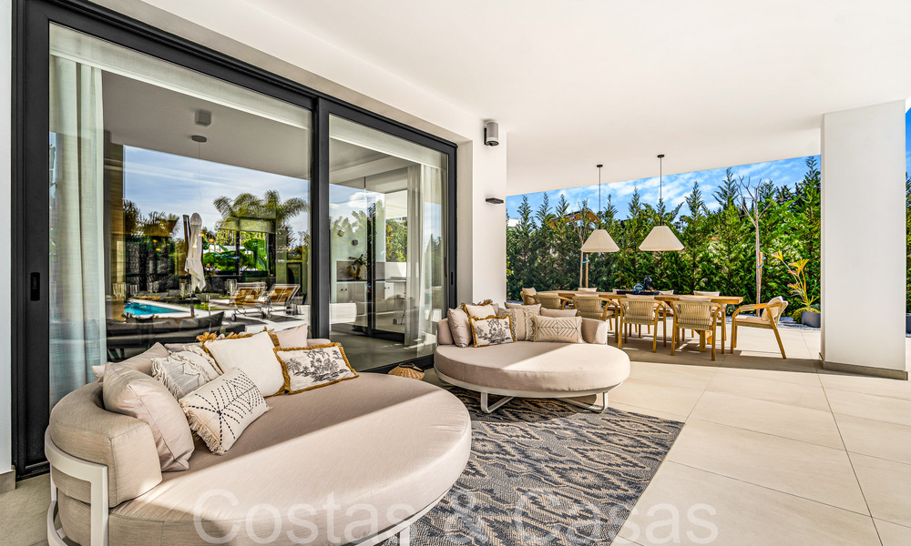 Modernist luxury villa for sale in an exclusive, gated residential area on Marbella's Golden Mile 67682