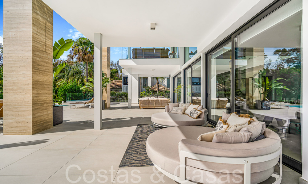 Modernist luxury villa for sale in an exclusive, gated residential area on Marbella's Golden Mile 67683