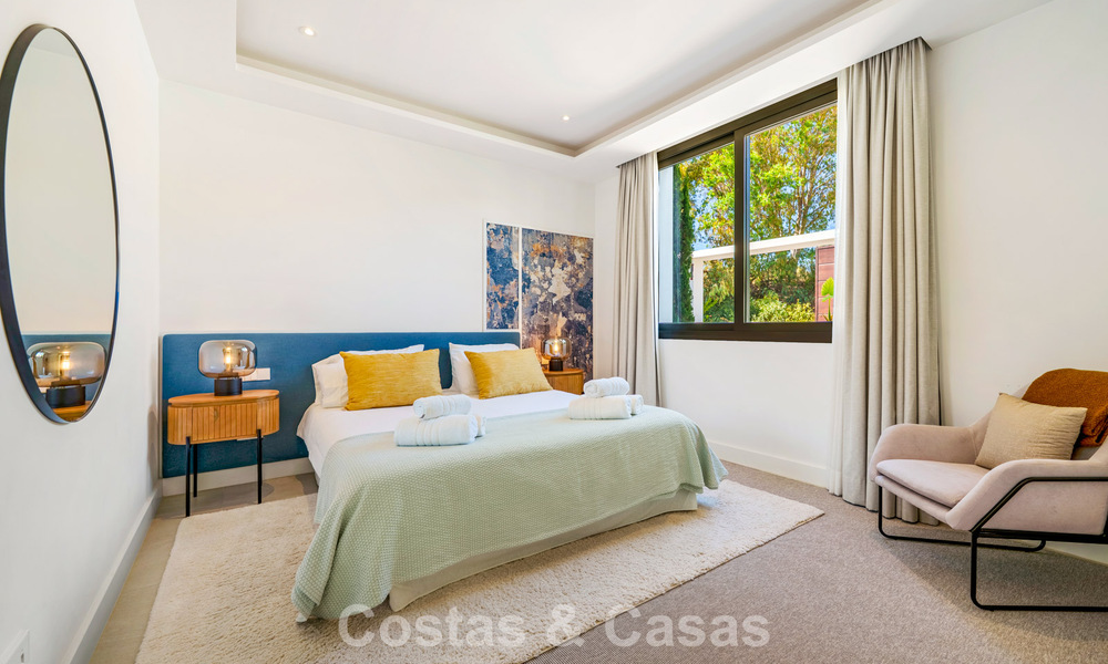 Modernist luxury villa for sale in an exclusive, gated residential area on Marbella's Golden Mile 787624