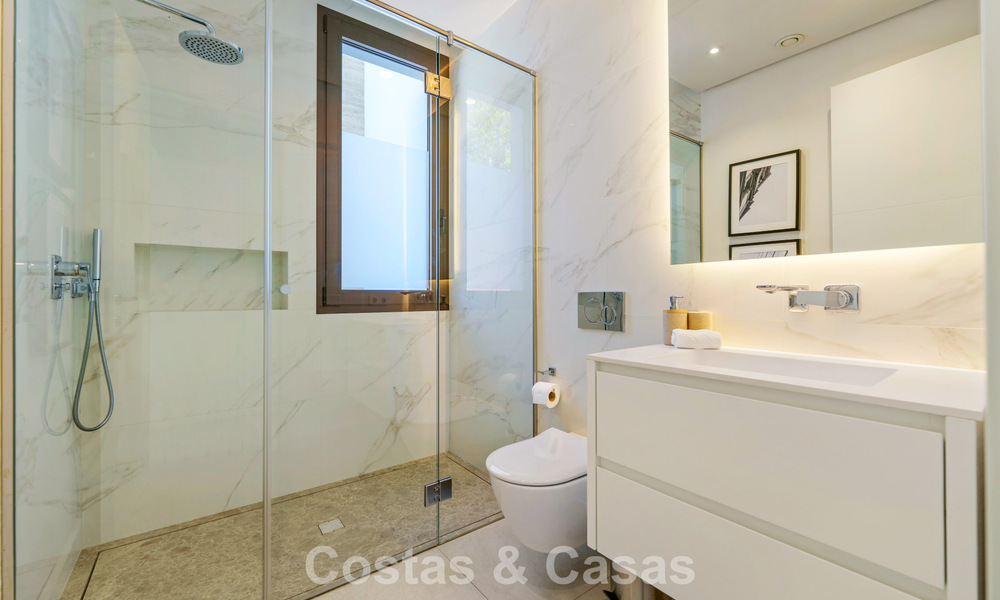 Modernist luxury villa for sale in an exclusive, gated residential area on Marbella's Golden Mile 787626