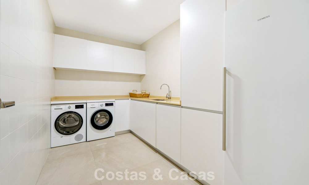 Modernist luxury villa for sale in an exclusive, gated residential area on Marbella's Golden Mile 787629