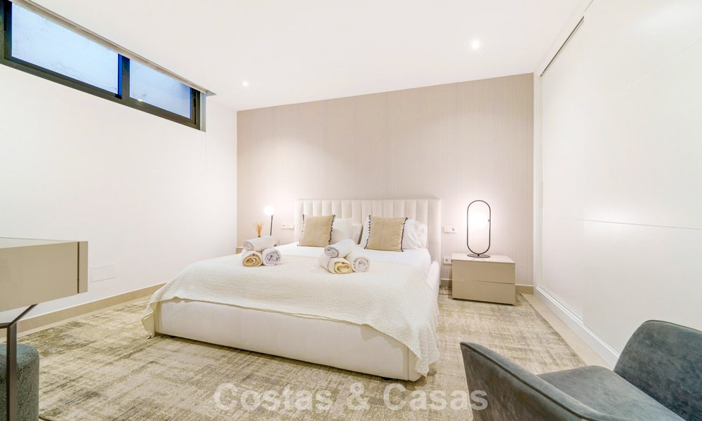 Modernist luxury villa for sale in an exclusive, gated residential area on Marbella's Golden Mile 787630