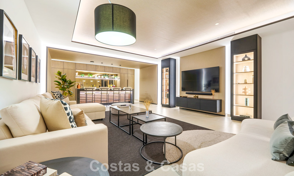 Modernist luxury villa for sale in an exclusive, gated residential area on Marbella's Golden Mile 787633