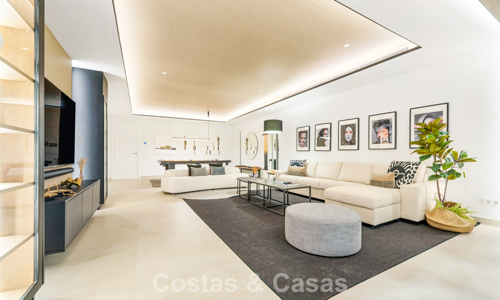 Modernist luxury villa for sale in an exclusive, gated residential area on Marbella's Golden Mile 787634