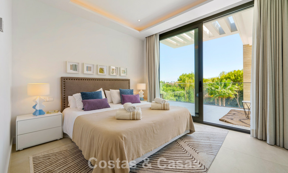 Modernist luxury villa for sale in an exclusive, gated residential area on Marbella's Golden Mile 787640