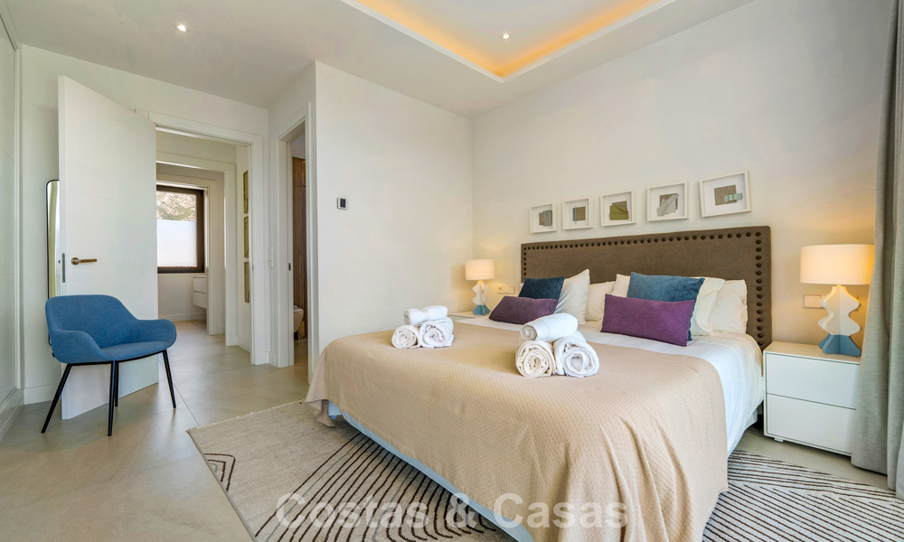 Modernist luxury villa for sale in an exclusive, gated residential area on Marbella's Golden Mile 787641