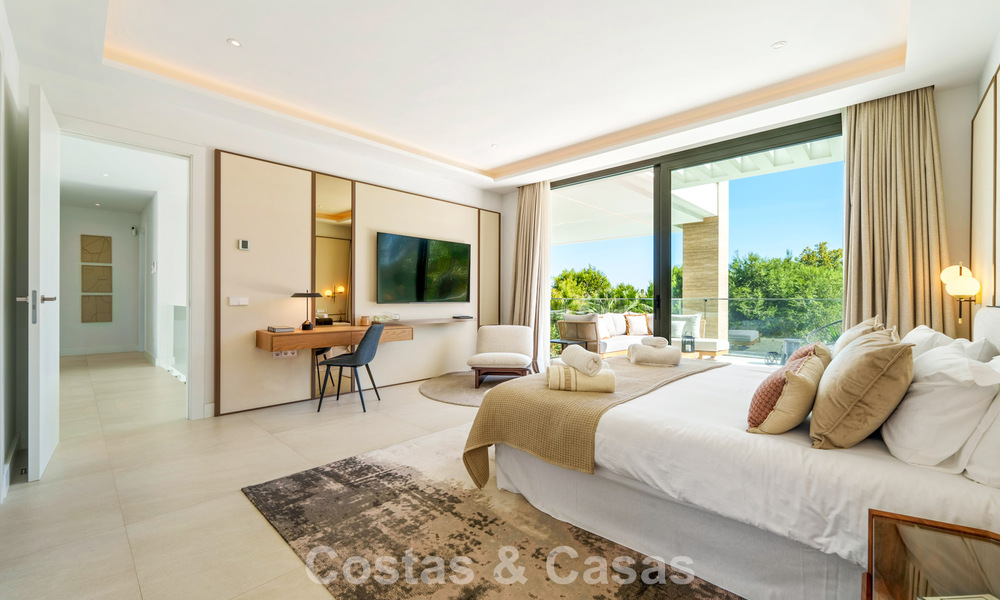 Modernist luxury villa for sale in an exclusive, gated residential area on Marbella's Golden Mile 787645