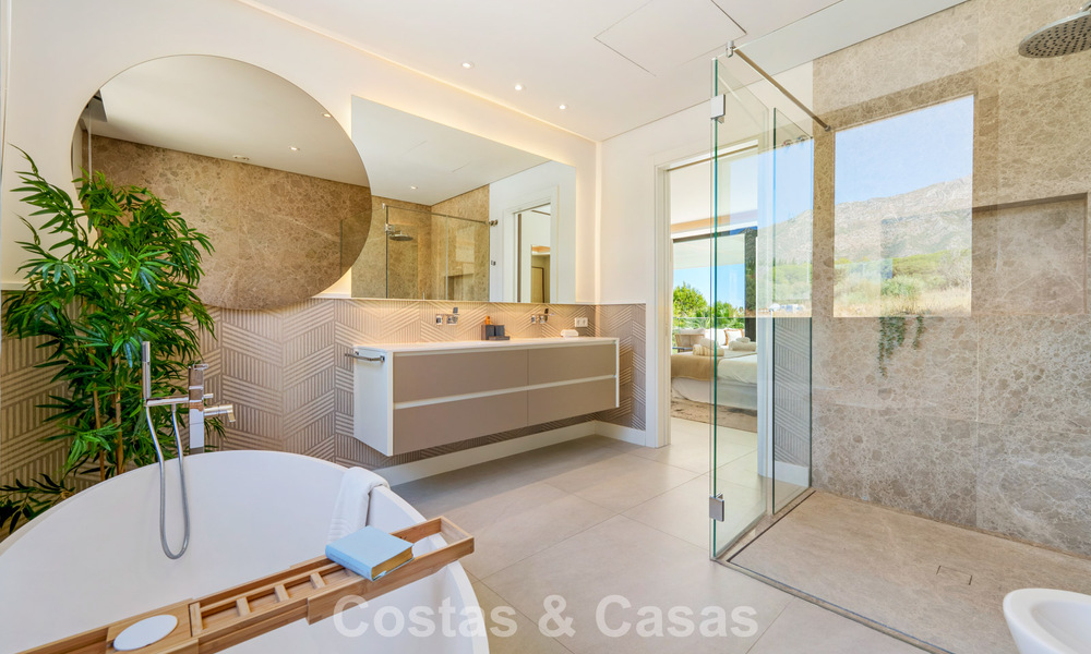 Modernist luxury villa for sale in an exclusive, gated residential area on Marbella's Golden Mile 787647