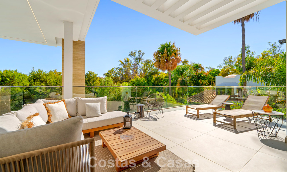 Modernist luxury villa for sale in an exclusive, gated residential area on Marbella's Golden Mile 787648