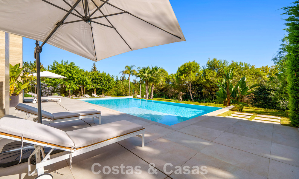 Modernist luxury villa for sale in an exclusive, gated residential area on Marbella's Golden Mile 787655