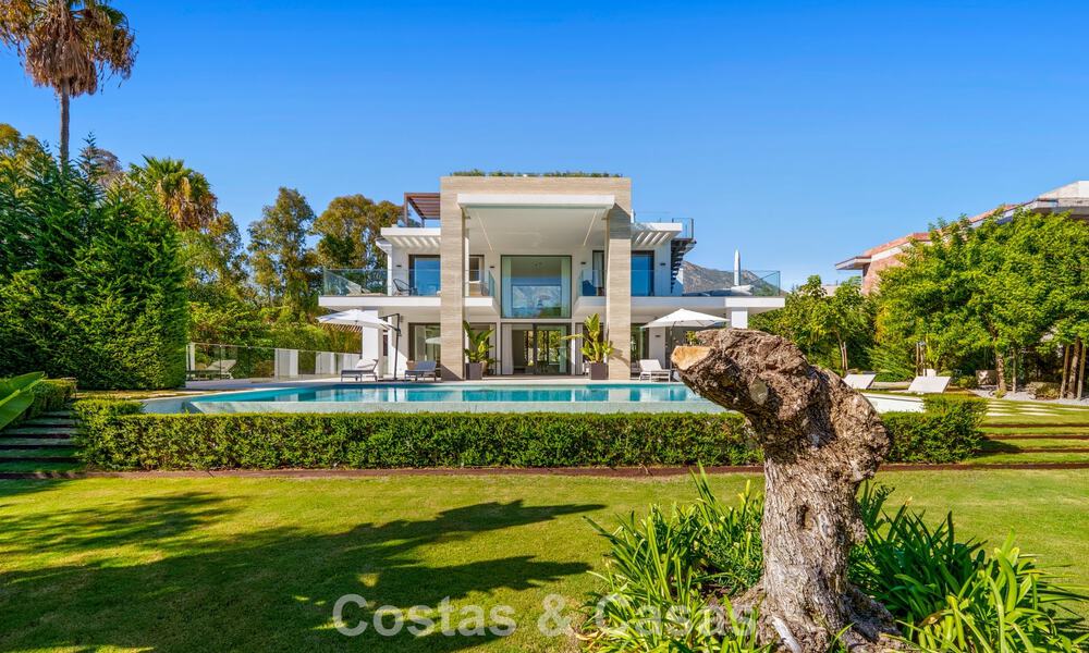 Modernist luxury villa for sale in an exclusive, gated residential area on Marbella's Golden Mile 787656