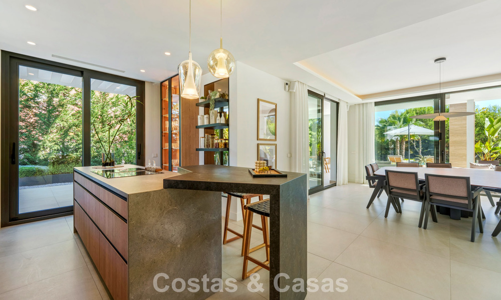 Modernist luxury villa for sale in an exclusive, gated residential area on Marbella's Golden Mile 787660