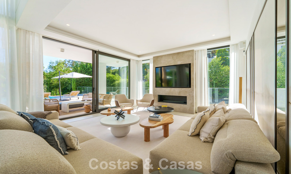 Modernist luxury villa for sale in an exclusive, gated residential area on Marbella's Golden Mile 787662