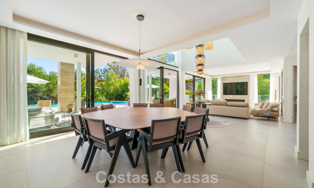 Modernist luxury villa for sale in an exclusive, gated residential area on Marbella's Golden Mile 787663