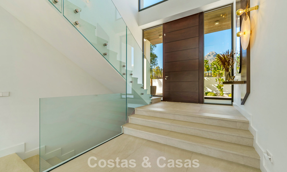 Modernist luxury villa for sale in an exclusive, gated residential area on Marbella's Golden Mile 787667