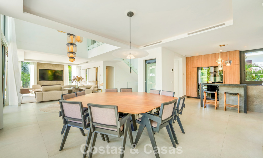 Modernist luxury villa for sale in an exclusive, gated residential area on Marbella's Golden Mile 787668