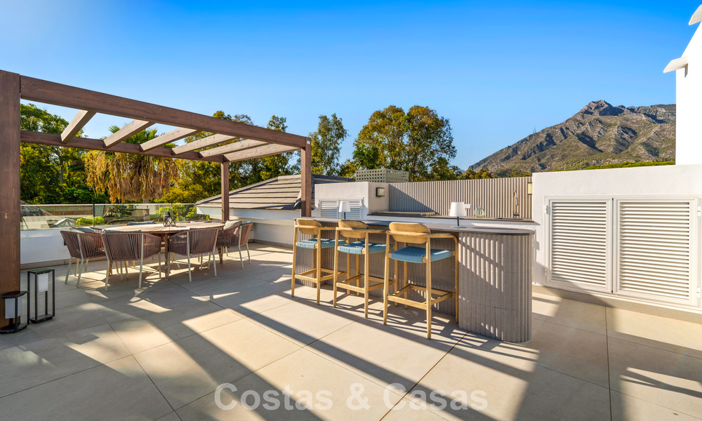 Modernist luxury villa for sale in an exclusive, gated residential area on Marbella's Golden Mile 787670