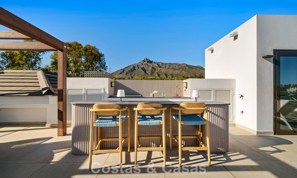 Modernist luxury villa for sale in an exclusive, gated residential area on Marbella's Golden Mile 787671