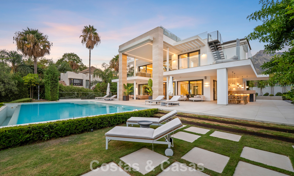Modernist luxury villa for sale in an exclusive, gated residential area on Marbella's Golden Mile 787673