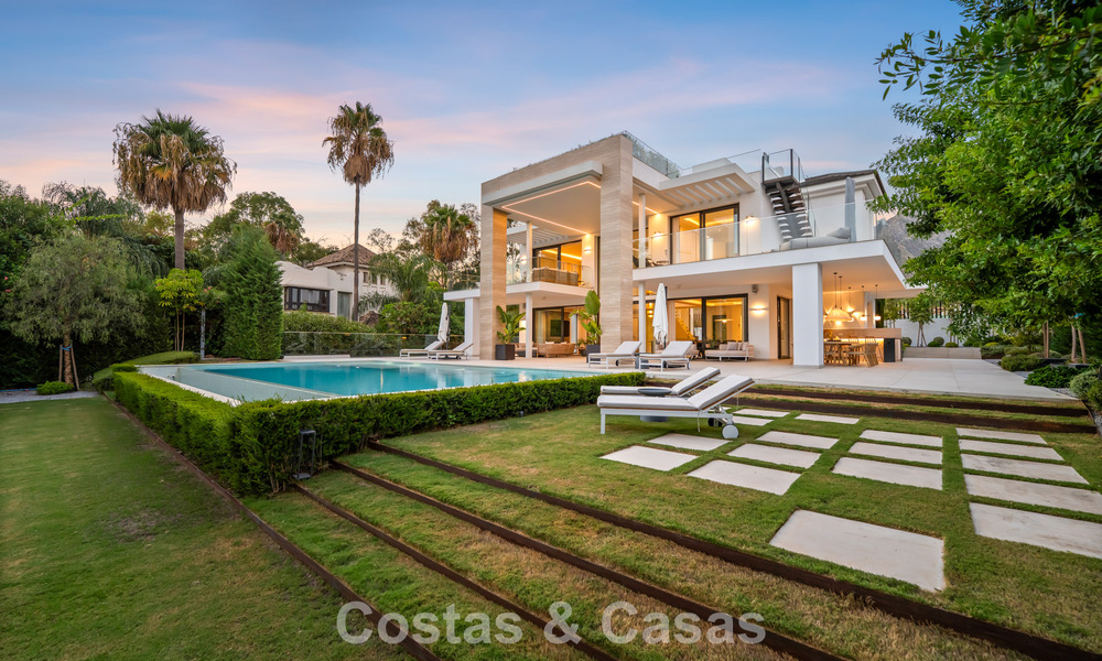 Modernist luxury villa for sale in an exclusive, gated residential area on Marbella's Golden Mile 787674