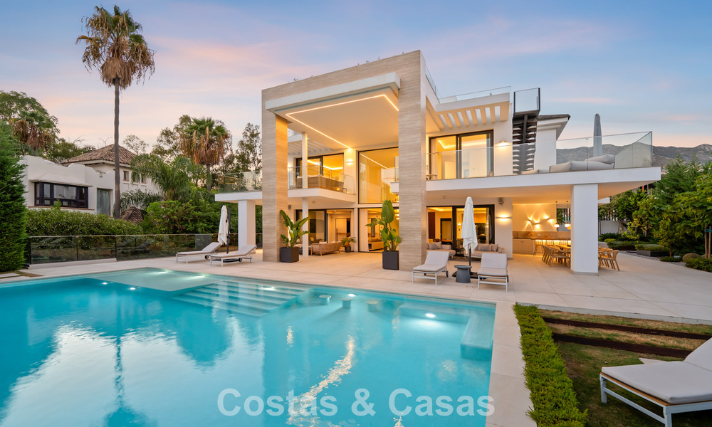 Modernist luxury villa for sale in an exclusive, gated residential area on Marbella's Golden Mile 787675
