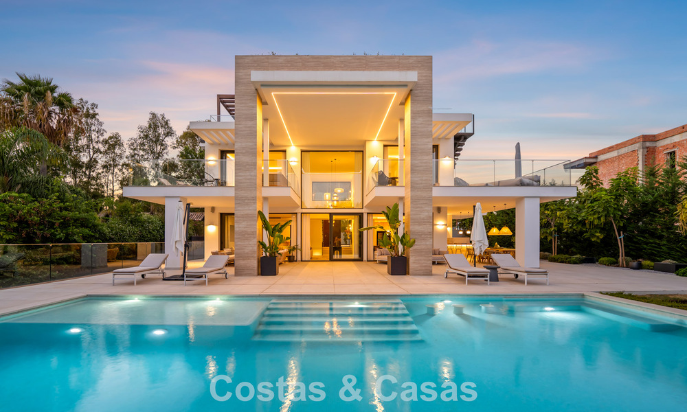 Modernist luxury villa for sale in an exclusive, gated residential area on Marbella's Golden Mile 787676