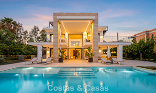 Modernist luxury villa for sale in an exclusive, gated residential area on Marbella's Golden Mile 787676 