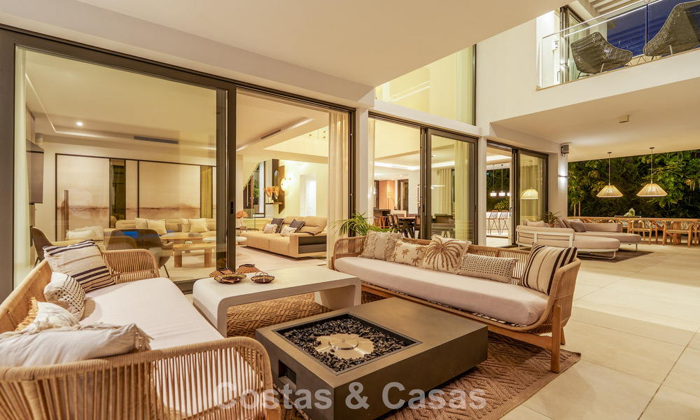 Modernist luxury villa for sale in an exclusive, gated residential area on Marbella's Golden Mile 787677