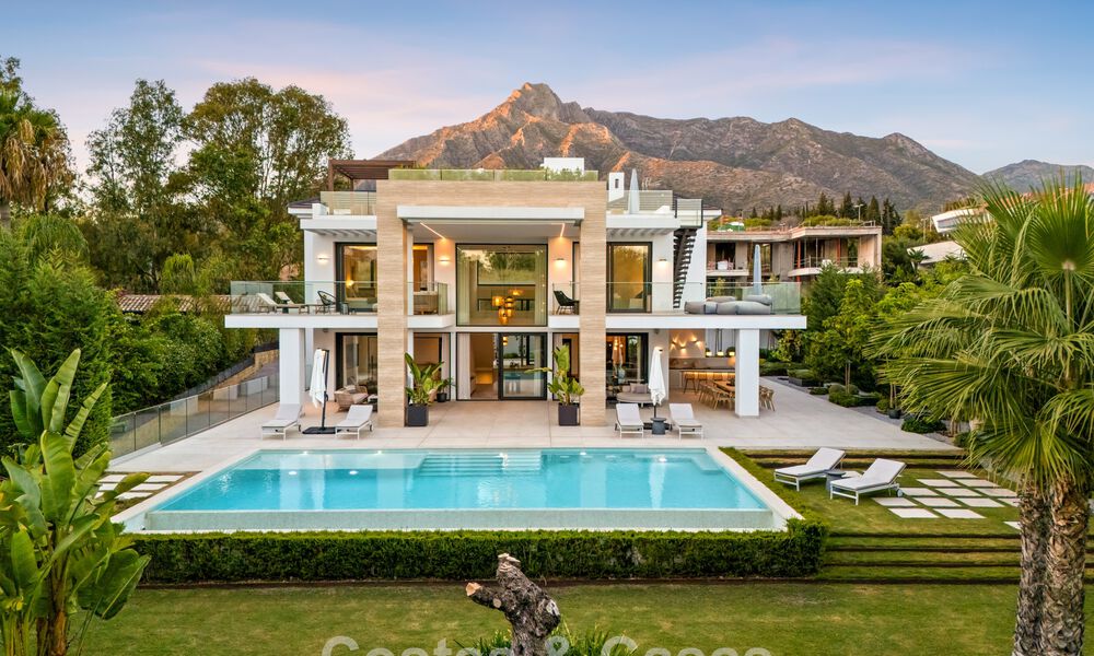 Modernist luxury villa for sale in an exclusive, gated residential area on Marbella's Golden Mile 787680